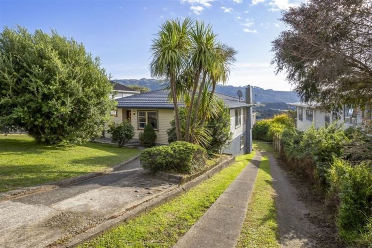 Photo of property in 40 Ernest Street, Ranui, Porirua, 5024