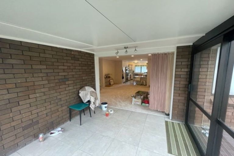 Photo of property in 6 Headcorn Place, Botany Downs, Auckland, 2010