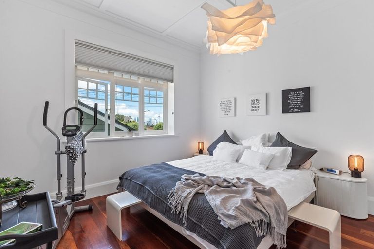 Photo of property in 56 Norwood Road, Bayswater, Auckland, 0622