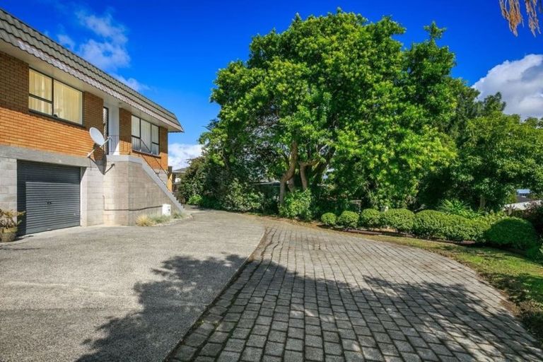 Photo of property in 1/9 Lancelot Place, Glenfield, Auckland, 0629