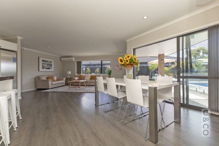 Photo of property in 11 Pohutukawa Parade, Riverhead, 0820