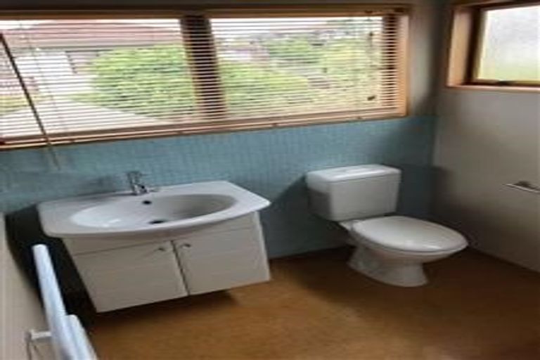 Photo of property in 9 Marina View Drive, West Harbour, Auckland, 0618