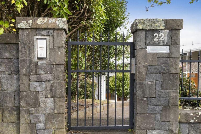 Photo of property in 22 Gwenand Place, Botany Downs, Auckland, 2010