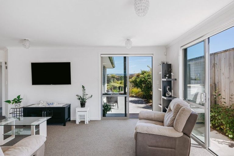 Photo of property in Waterview Estate, 11/4 Greystone Place, Omokoroa, 3114