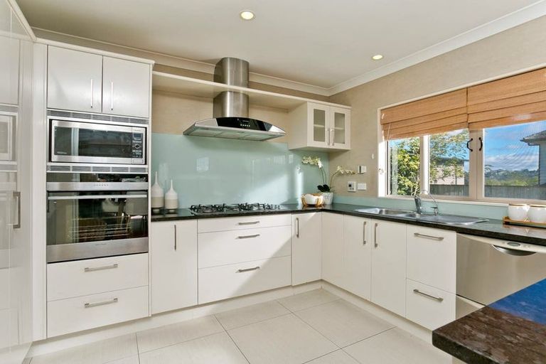 Photo of property in 7 Wye Oak Drive, Schnapper Rock, Auckland, 0632
