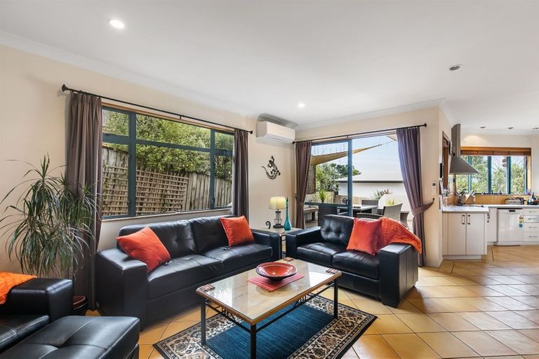 Photo of property in 23 Capri Place, Unsworth Heights, Auckland, 0632