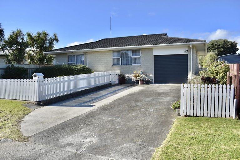 Photo of property in 38 Norfolk Crescent, Otaki Beach, Otaki, 5512