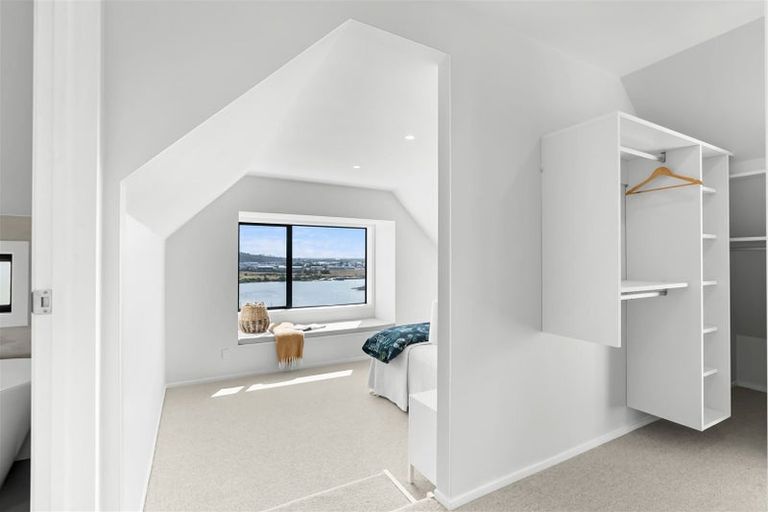 Photo of property in 19 Osmond Lane, Mount Pleasant, Christchurch, 8081