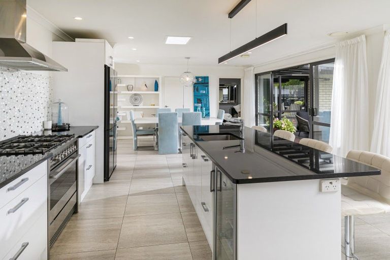 Photo of property in 17 Wautaiti Drive, Riverhead, 0820