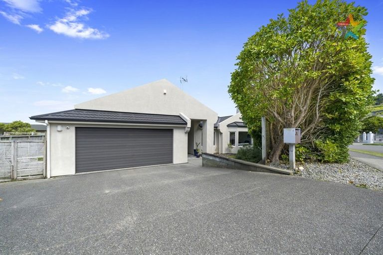 Photo of property in 41 Arahiwi Grove, Tirohanga, Lower Hutt, 5010