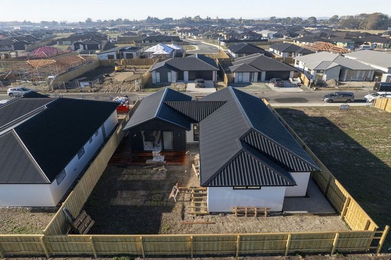 Photo of property in 39 Mehrtens Crescent, Woodend, 7691