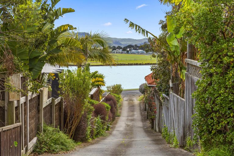 Photo of property in 10 Marine Parade, Raglan, 3225