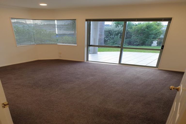 Photo of property in 92 Whangaparaoa Road, Red Beach, 0932