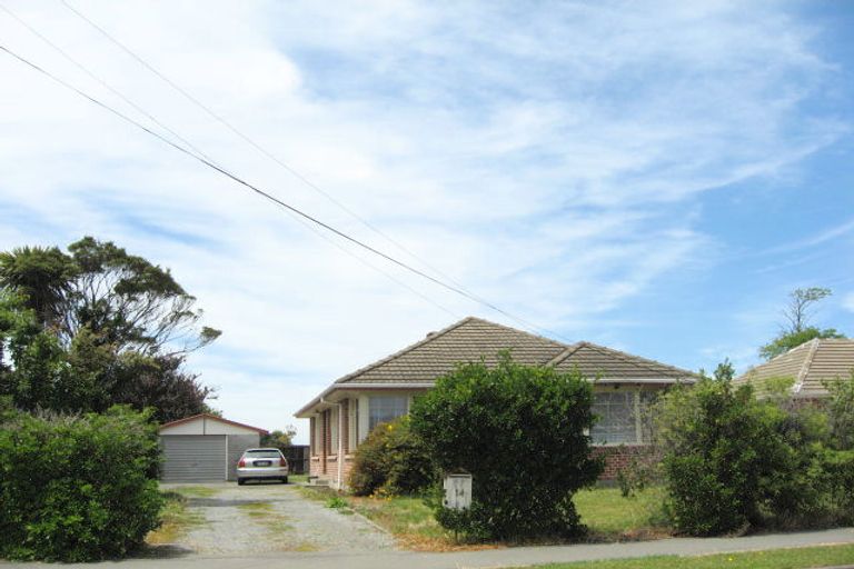 Photo of property in 14 Pembroke Street, Avondale, Christchurch, 8061
