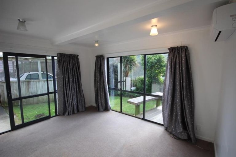Photo of property in 77a Frobisher Street, Island Bay, Wellington, 6023
