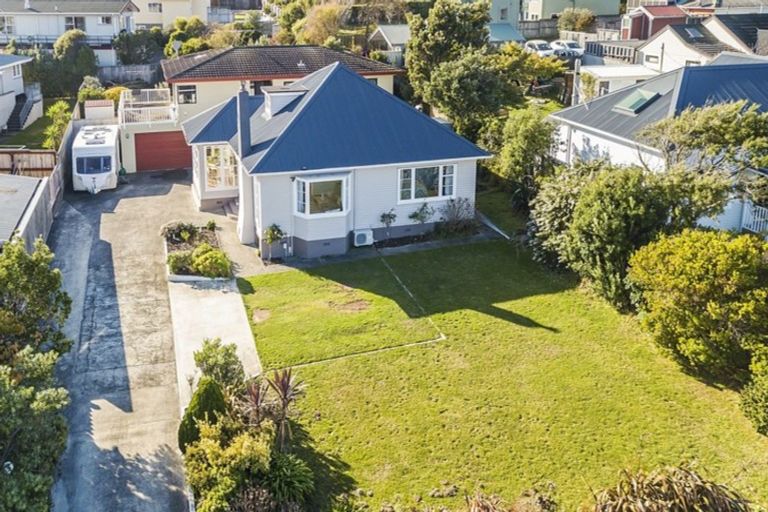 Photo of property in 8a Bay Drive, Titahi Bay, Porirua, 5022