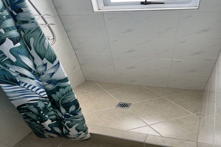 Photo of property in 41 Thornlow Street, Glendene, Auckland, 0602