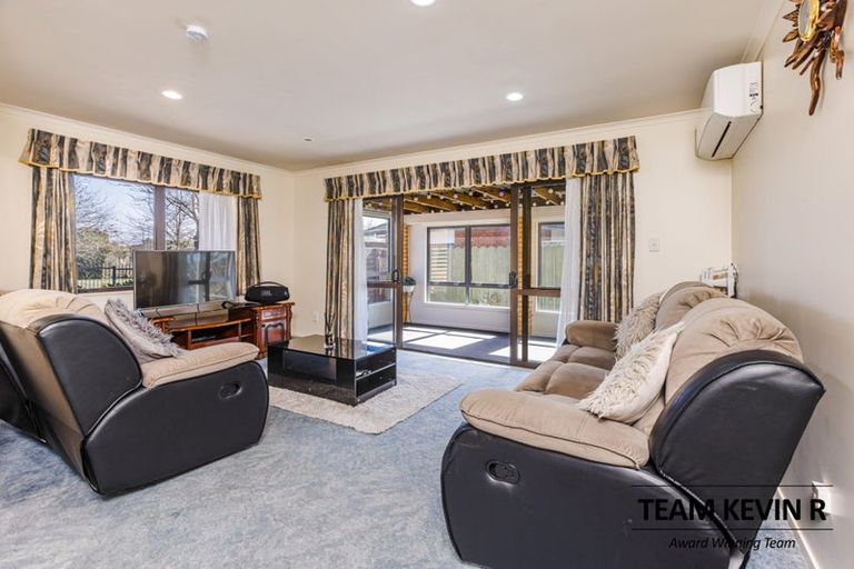 Photo of property in 12 Carisbrook Crescent, Papakura, 2110