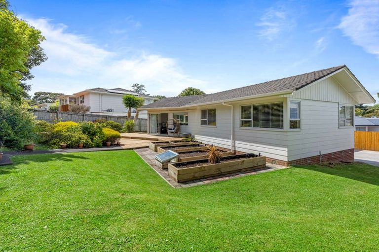 Photo of property in 1 Cunliffe Place, Glenfield, Auckland, 0629