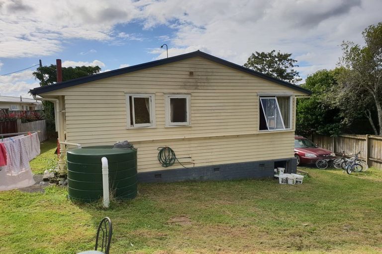 Photo of property in 19 Paton Avenue, Te Atatu South, Auckland, 0610