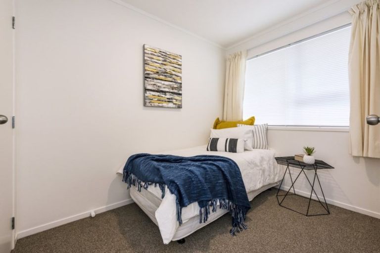 Photo of property in 2/28 Uxbridge Road, Mellons Bay, Auckland, 2014