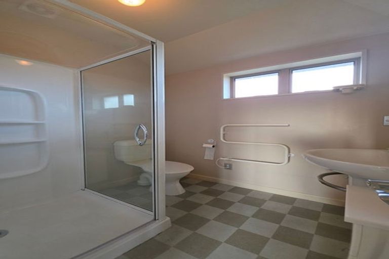 Photo of property in 135a Memorial Avenue, Burnside, Christchurch, 8053