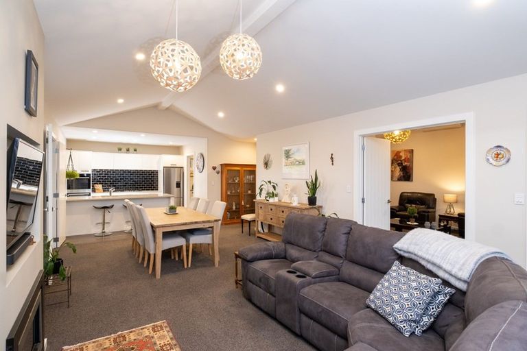 Photo of property in 6 Whittaker Place, Havelock North, 4130