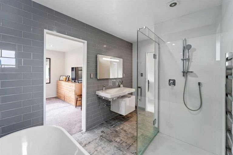 Photo of property in 18 Bella Vista Drive, Gulf Harbour, Whangaparaoa, 0930