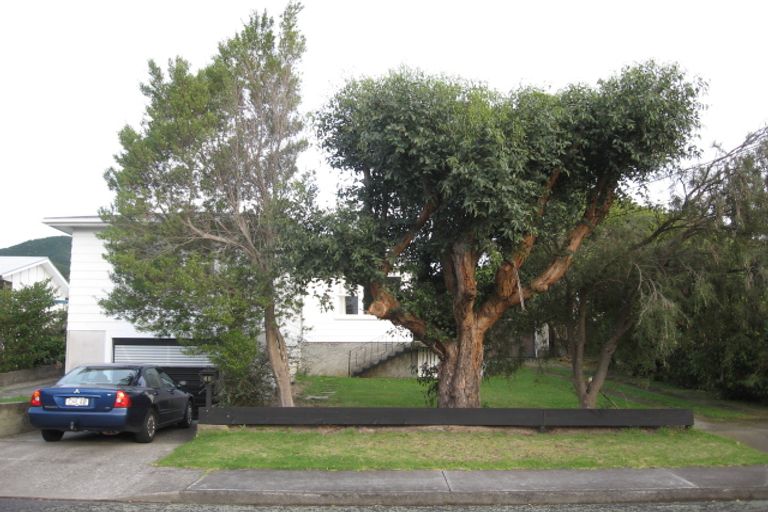 Photo of property in 46 Kaitawa Crescent, Paraparaumu, 5032