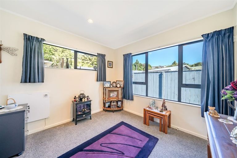 Photo of property in 25a Pinehaven Road, Pinehaven, Upper Hutt, 5019