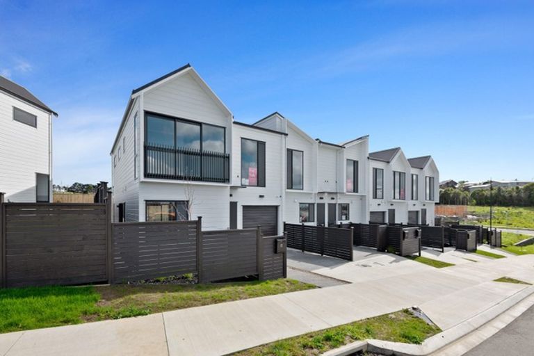 Photo of property in 12 Owen Chapman Drive, Red Beach, 0932