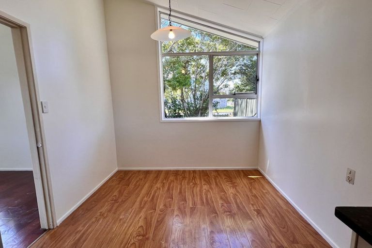 Photo of property in 32 Casuarina Road, Half Moon Bay, Auckland, 2012