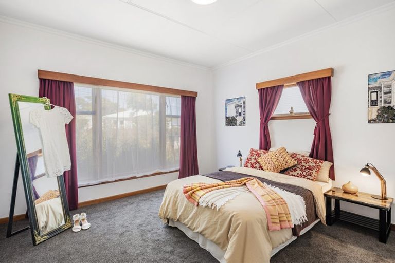 Photo of property in 87 Northland Road, Northland, Wellington, 6012