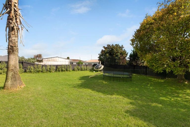 Photo of property in 6 Sandspit Road, Waiuku, 2123