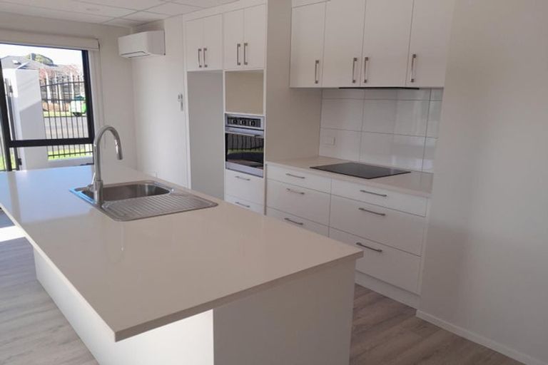 Photo of property in 4/10 Saint Stephens Avenue, Tuakau, 2121