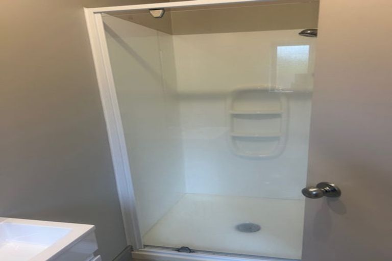 Photo of property in 33 Sunnyview Avenue, Shelly Park, Auckland, 2014