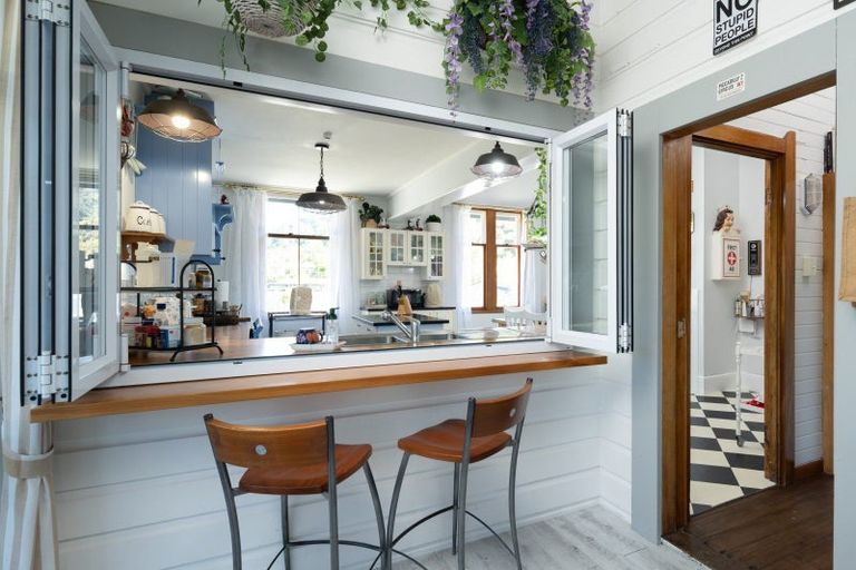 Photo of property in 30 Main Road, Havelock, 7100