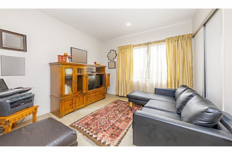 Photo of property in 2 Command Lane, Papakura, 2110