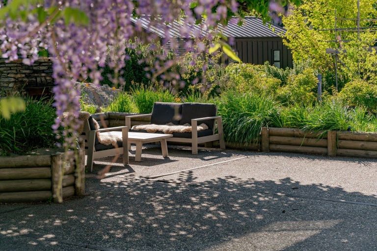 Photo of property in 2c Macandrew Lane, Wanaka, 9305