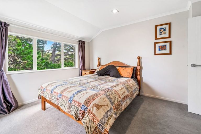 Photo of property in 80 Rising Parade, Fairview Heights, Auckland, 0632