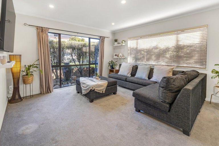 Photo of property in 4 Bridgefield Crescent, Flat Bush, Auckland, 2016