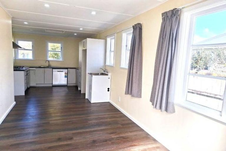 Photo of property in 29 Compton Crescent, Taita, Lower Hutt, 5011