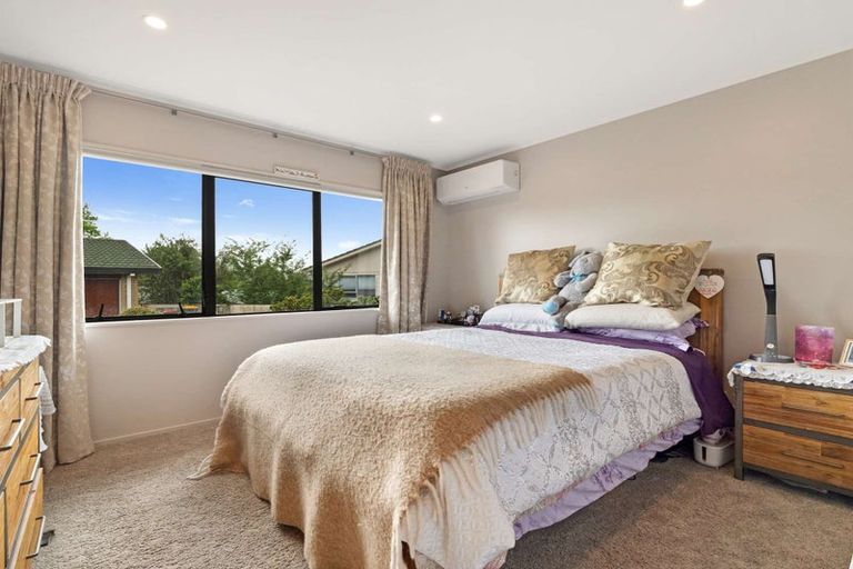 Photo of property in 42 Bodi Place, Te Atatu South, Auckland, 0610