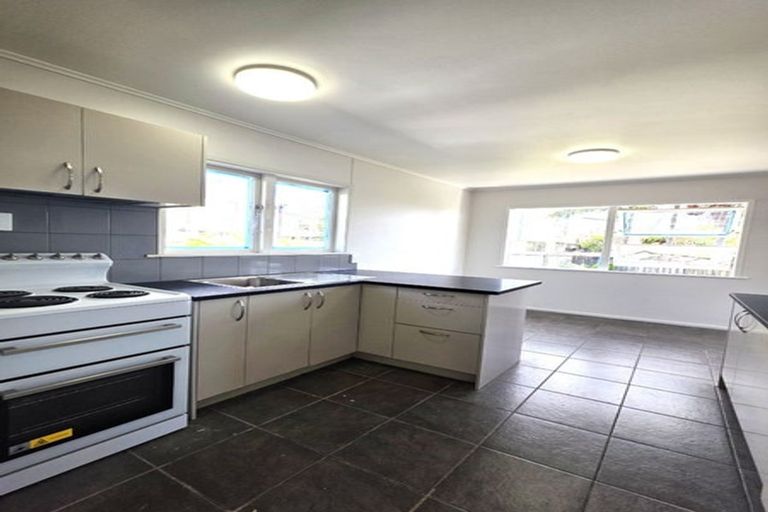 Photo of property in 21 Tranent Road, Mangere, Auckland, 2022