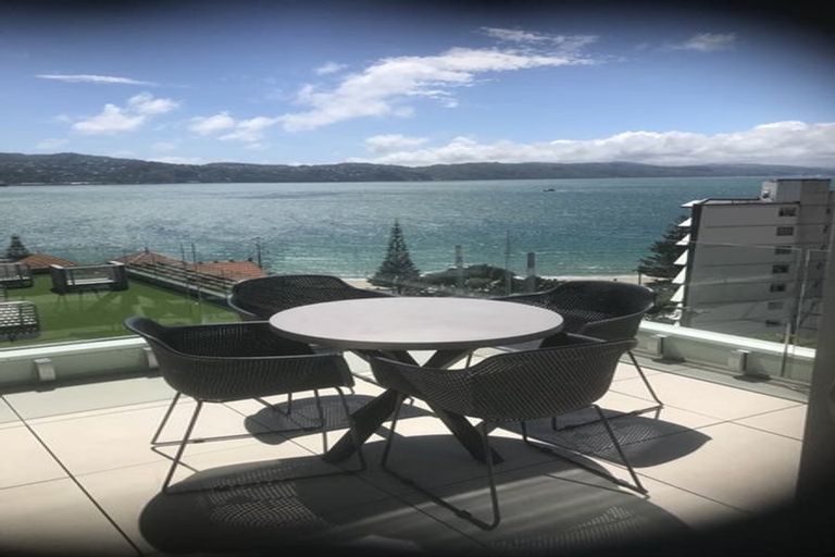 Photo of property in 3/16 Oriental Terrace, Oriental Bay, Wellington, 6011