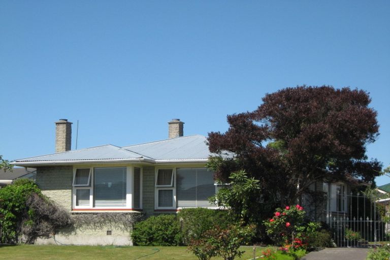 Photo of property in 22 Bickerton Street, Wainoni, Christchurch, 8061
