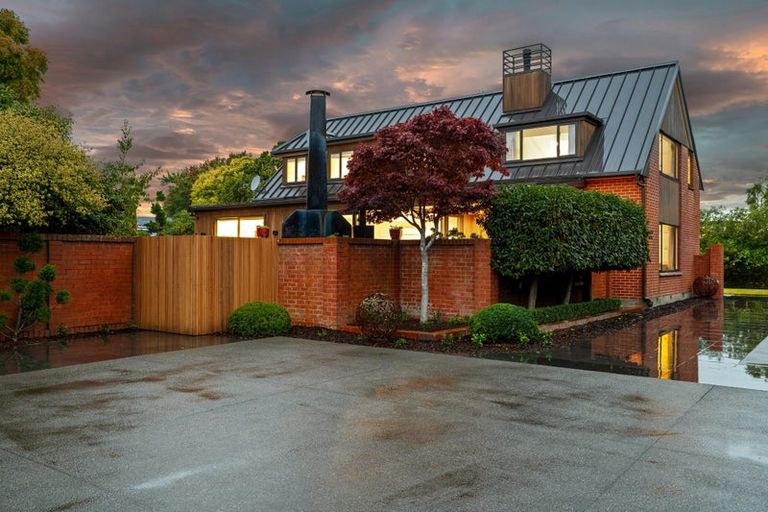 Photo of property in 66 Straven Road, Fendalton, Christchurch, 8014