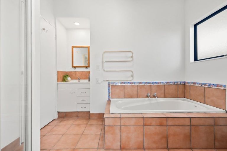 Photo of property in 2/402 Cambridge Terrace, Naenae, Lower Hutt, 5011