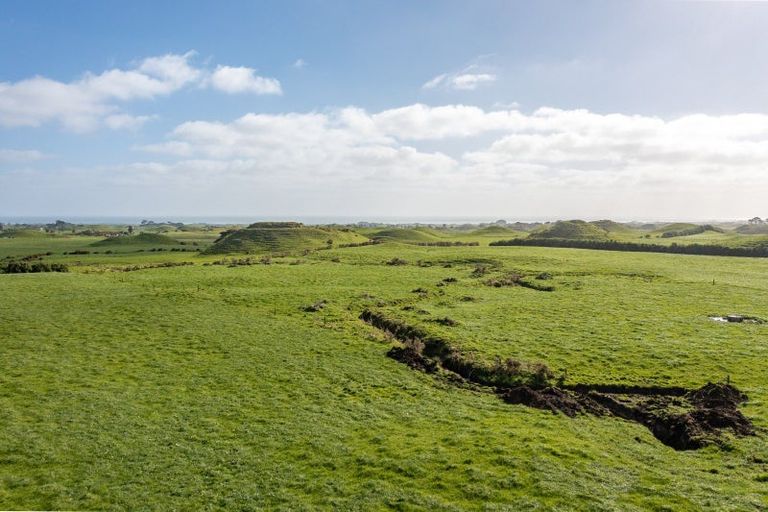 Photo of property in 22 Pungarehu Road, Pungarehu, 4685