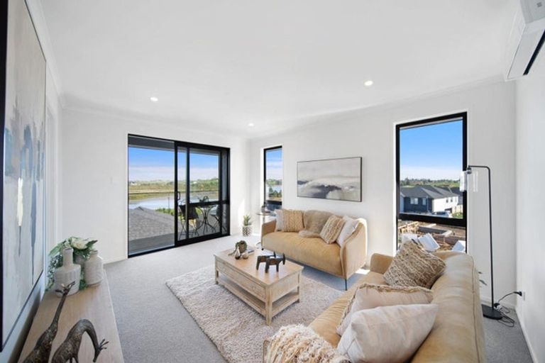 Photo of property in 26 Emerald Avenue, Rosehill, Papakura, 2113